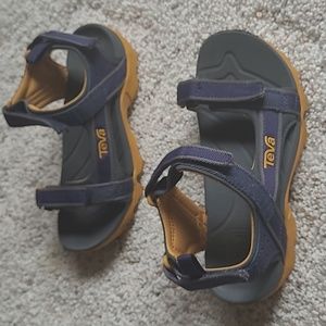 Boys Teva sandals size 1